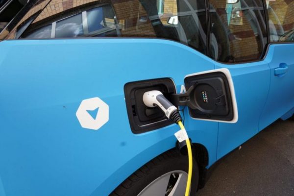 Elektrofahrzeug beim Laden