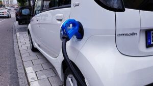 Elektroauto wird geladen