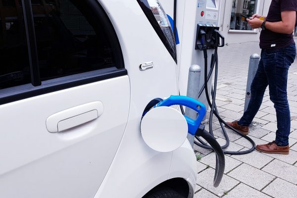 Elektroauto beim Laden