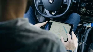 Fuhrparksoftware auf Tablet geöffnet