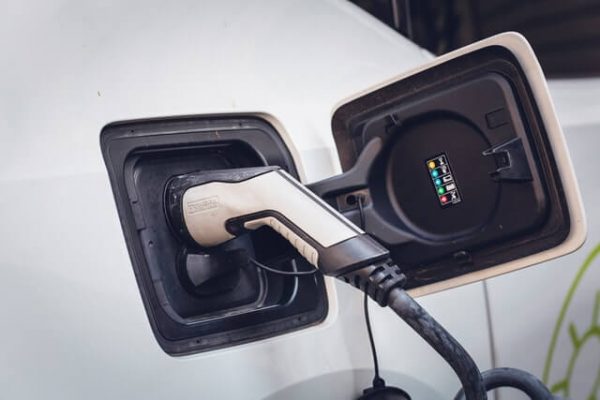 Elektroauto wird geladen