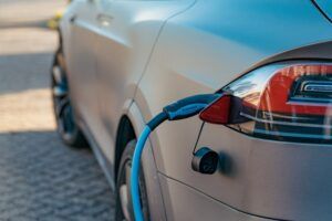 Elektrofahrzeug wird geladen
