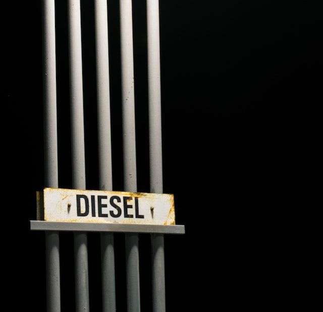 Diesel-Schild