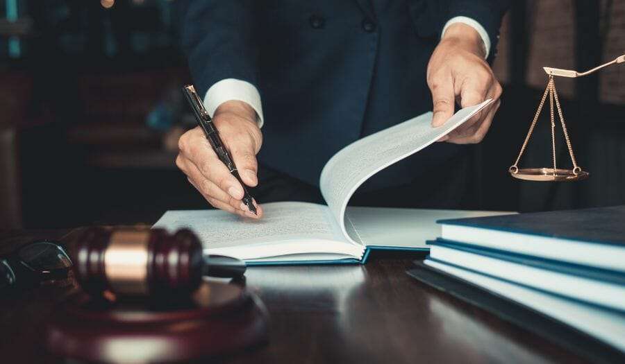 Legaler Vertrag checken