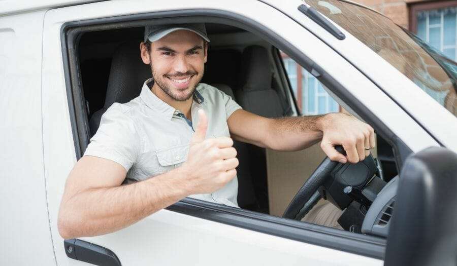 Mann im Auto
