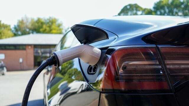 Elektroauto wird geladen