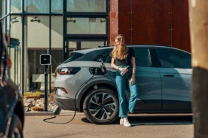 E Auto wird geladen